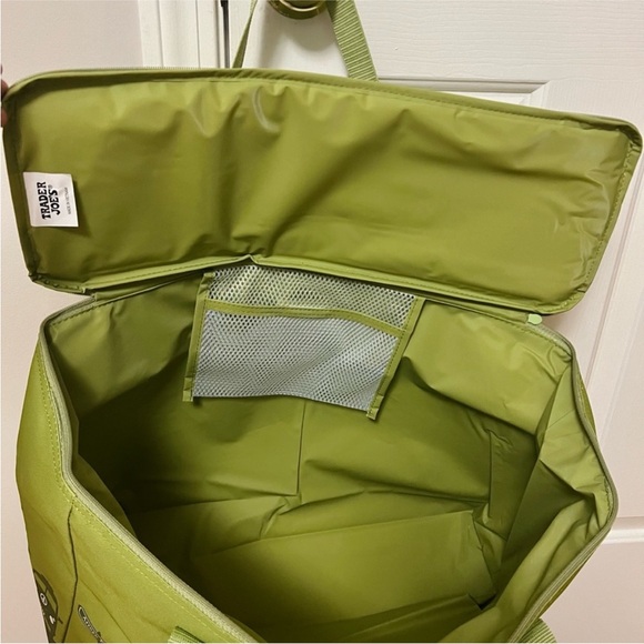 NWT Trader Joe's Olive Green Insulated Tote Bag - Picture 3 of 7